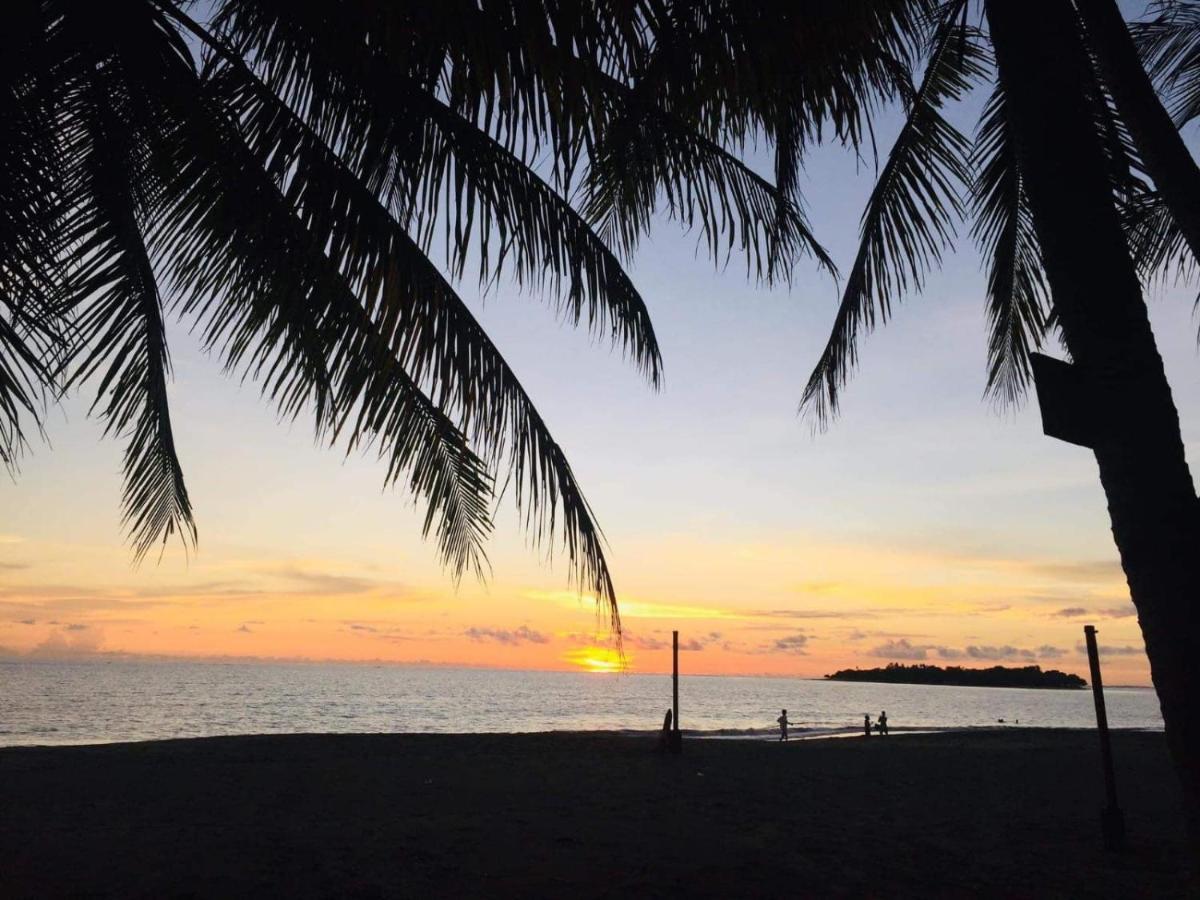 Sunbloom Beachfront Hotel And Restaurant Zambales Sinabacan Eksteriør bilde