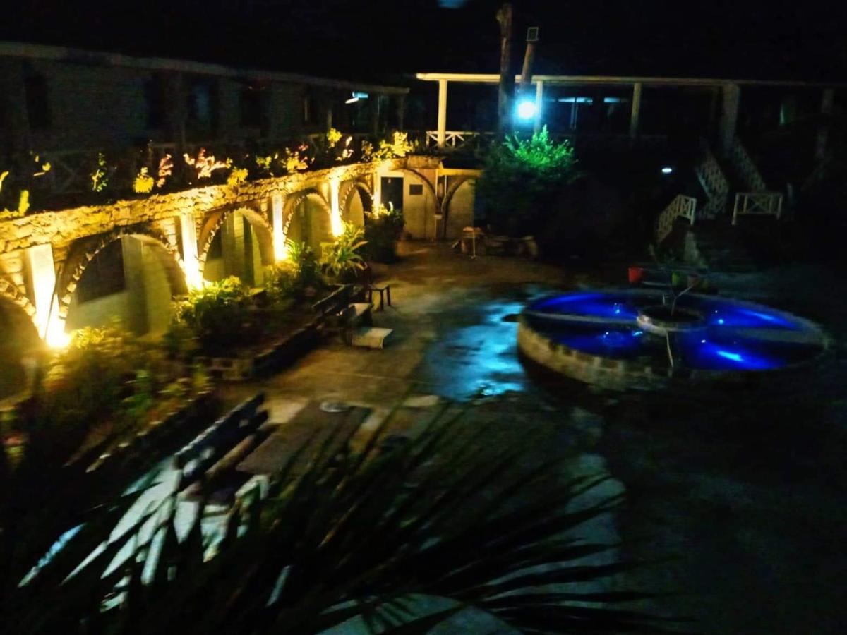 Sunbloom Beachfront Hotel And Restaurant Zambales Sinabacan Eksteriør bilde