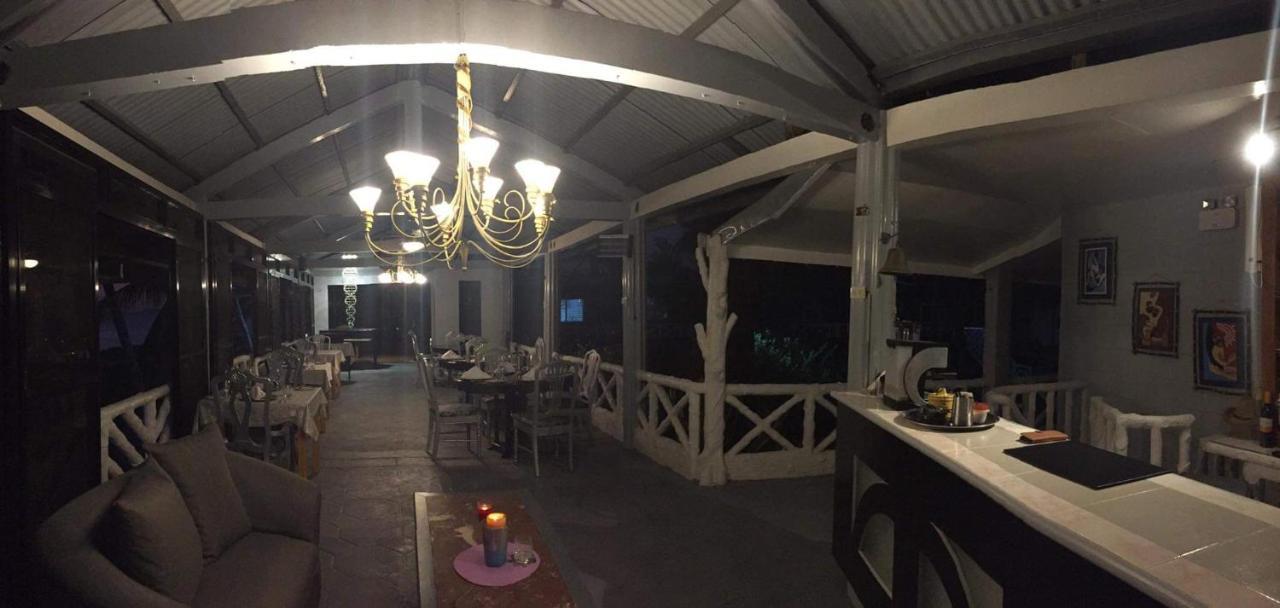 Sunbloom Beachfront Hotel And Restaurant Zambales Sinabacan Eksteriør bilde