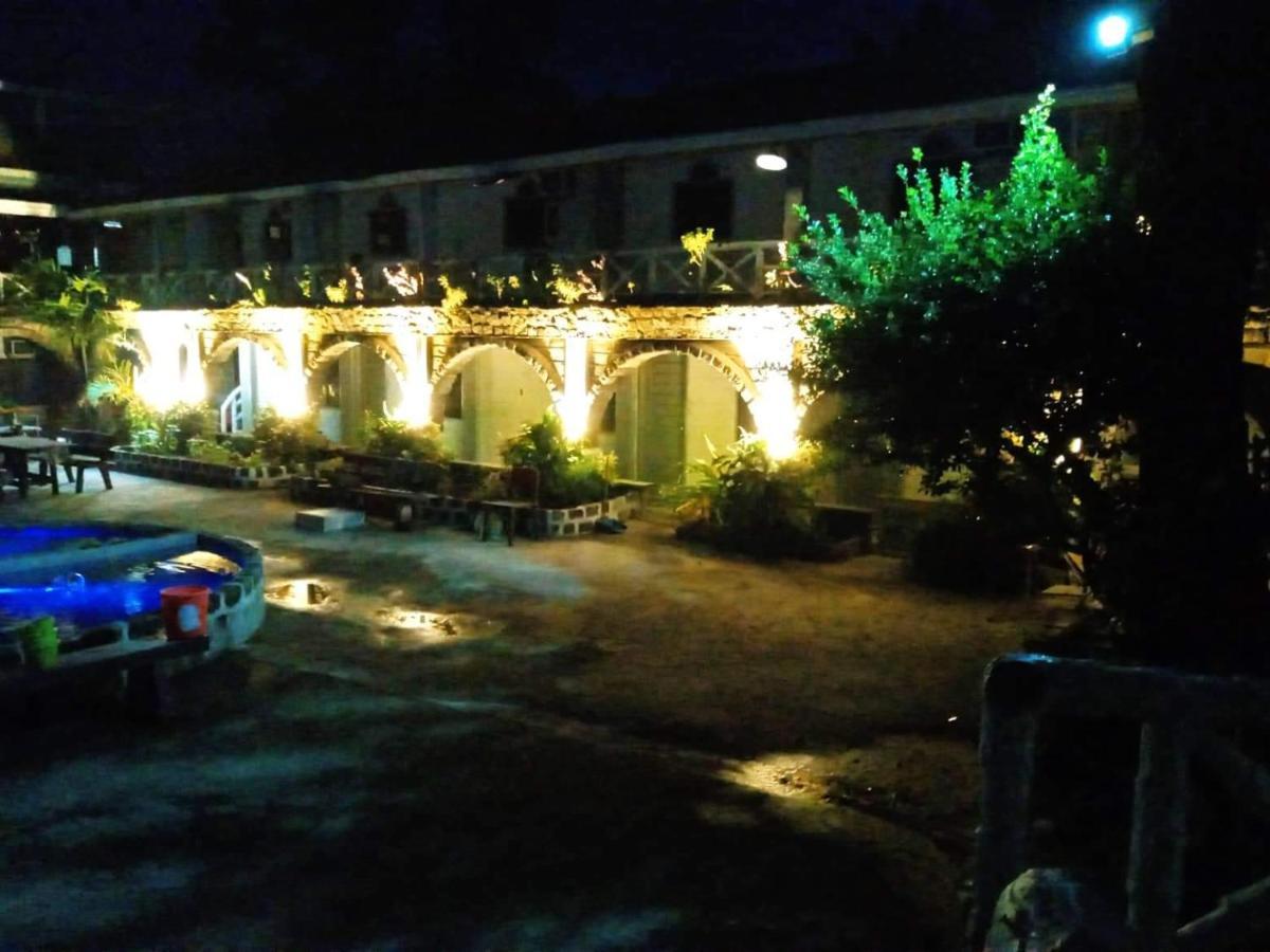 Sunbloom Beachfront Hotel And Restaurant Zambales Sinabacan Eksteriør bilde