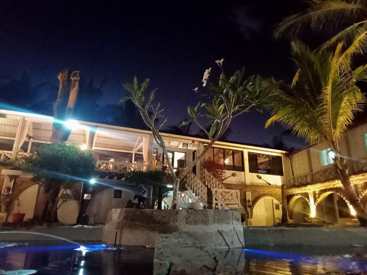Sunbloom Beachfront Hotel And Restaurant Zambales Sinabacan Eksteriør bilde