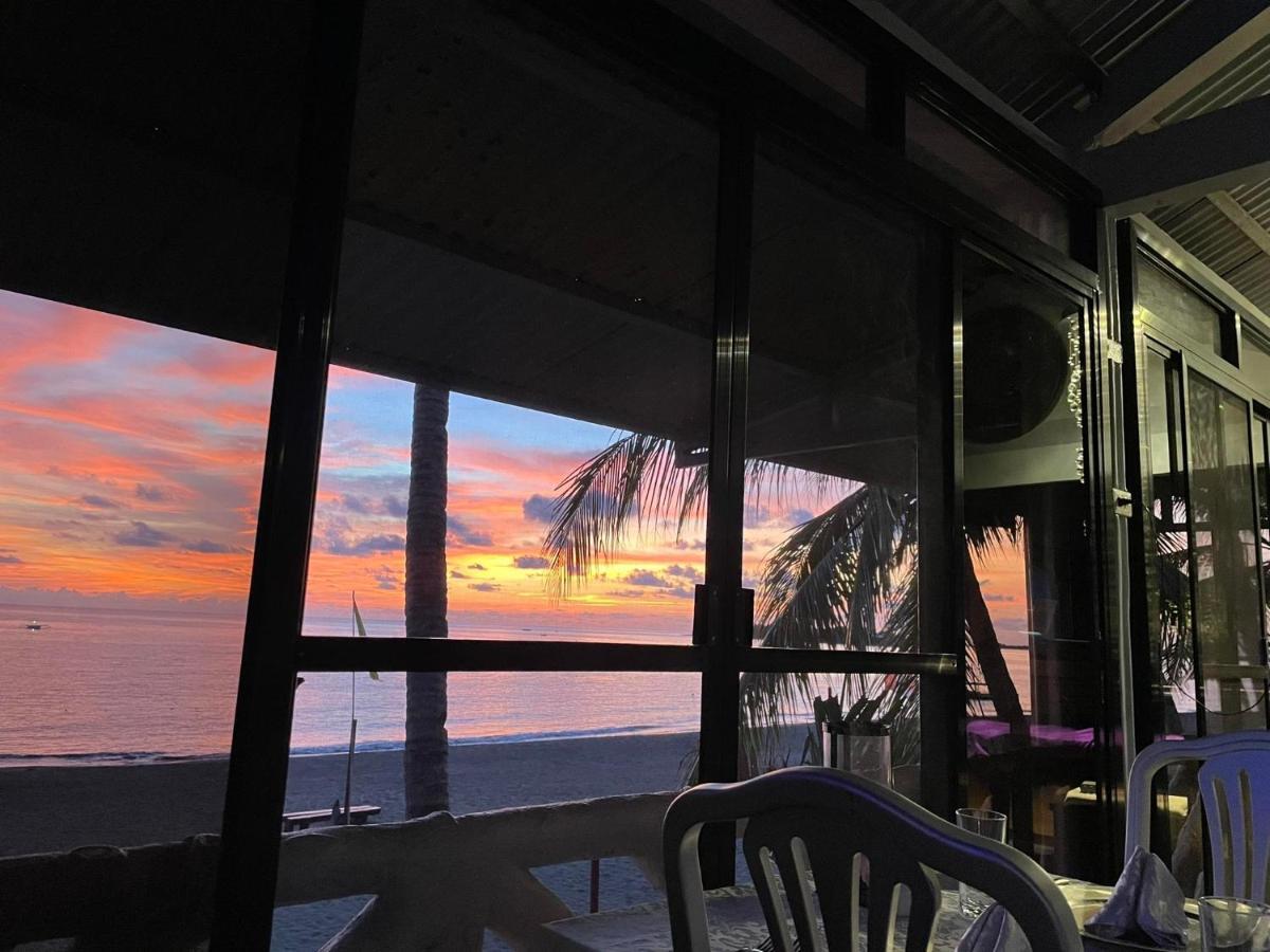 Sunbloom Beachfront Hotel And Restaurant Zambales Sinabacan Eksteriør bilde