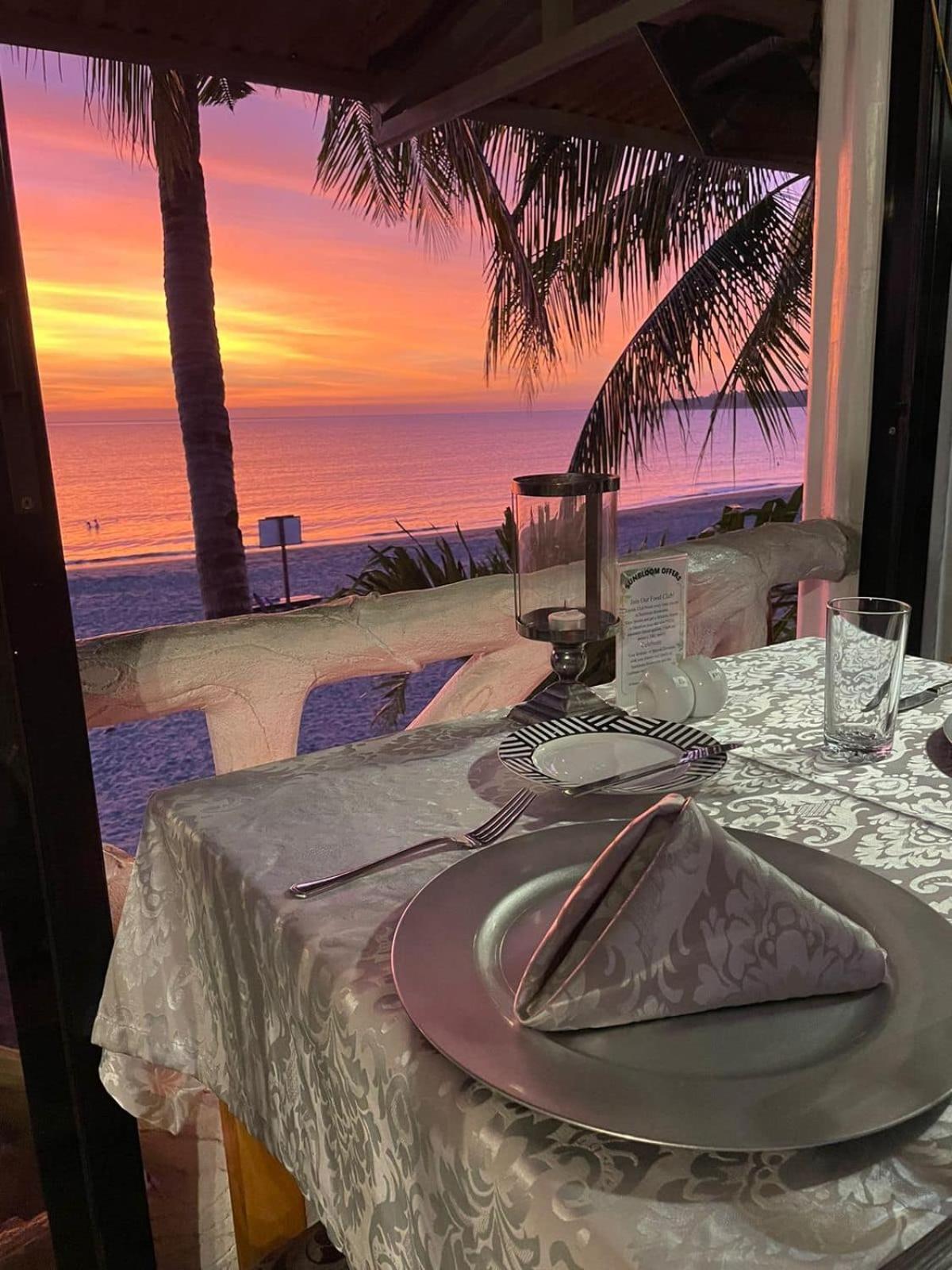 Sunbloom Beachfront Hotel And Restaurant Zambales Sinabacan Eksteriør bilde