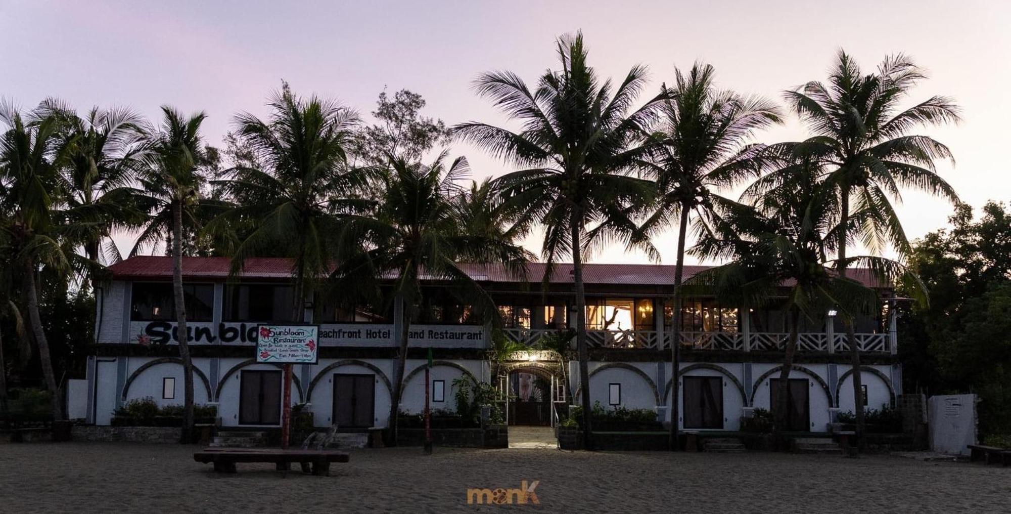 Sunbloom Beachfront Hotel And Restaurant Zambales Sinabacan Eksteriør bilde