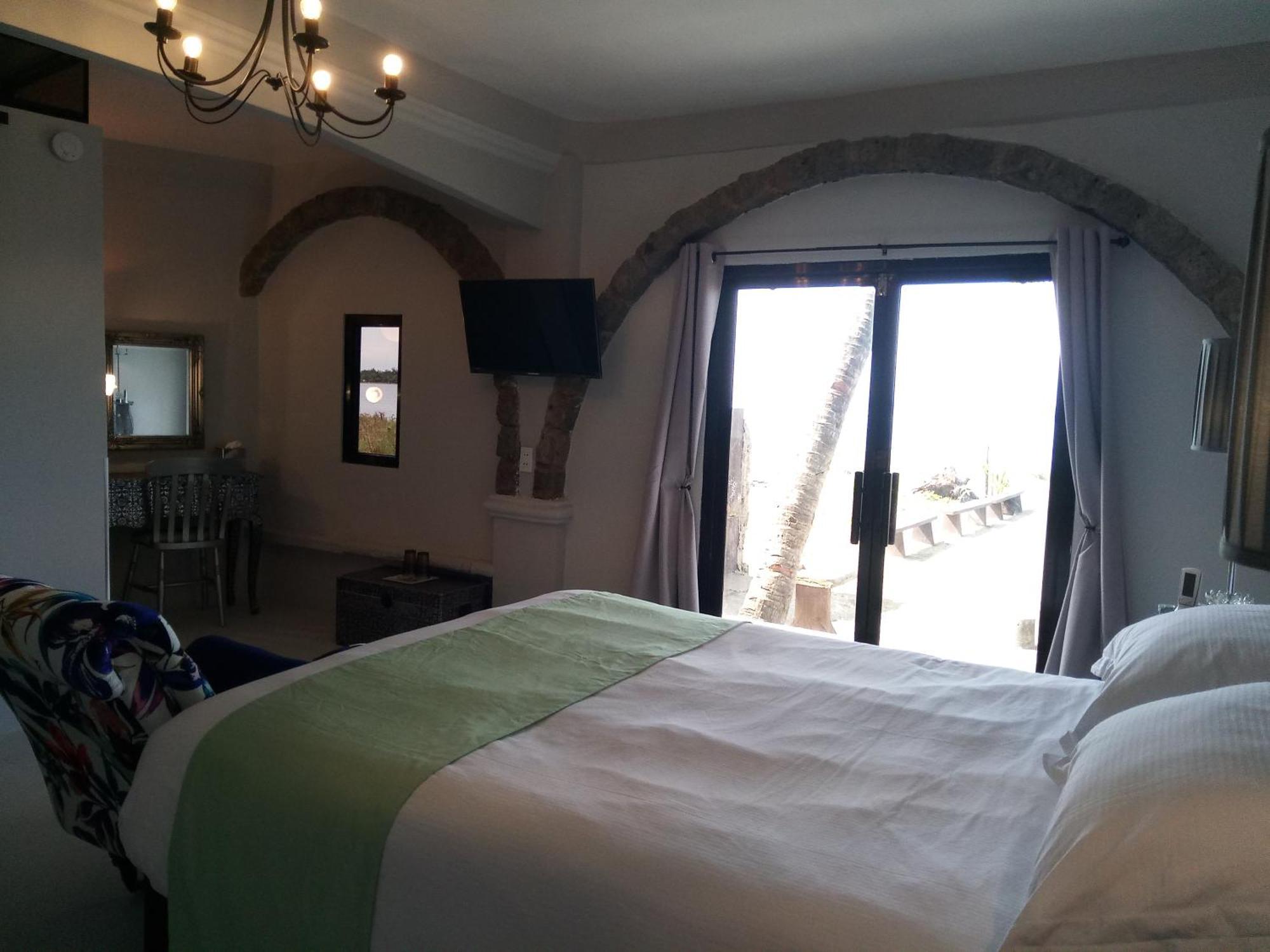 Sunbloom Beachfront Hotel And Restaurant Zambales Sinabacan Rom bilde